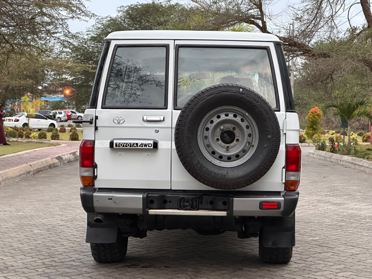 TOYOTA LAND CRUISER thumbnail 8